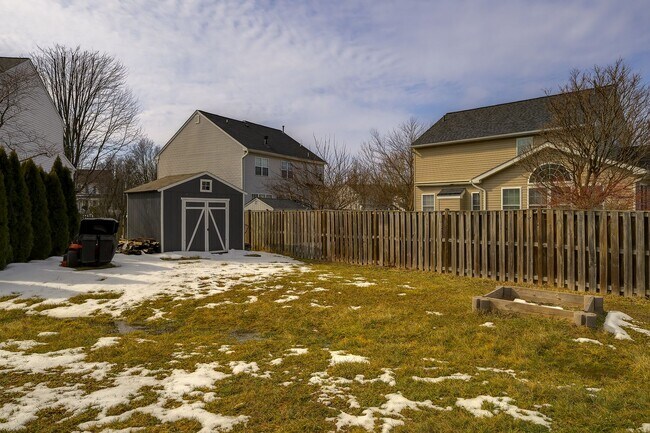 Building Photo - Luxurious Single Family Home in Emerald Farm