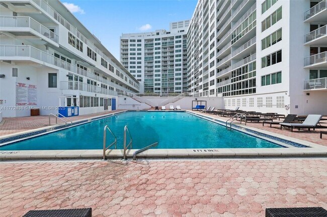 Building Photo - 5401 Collins Ave