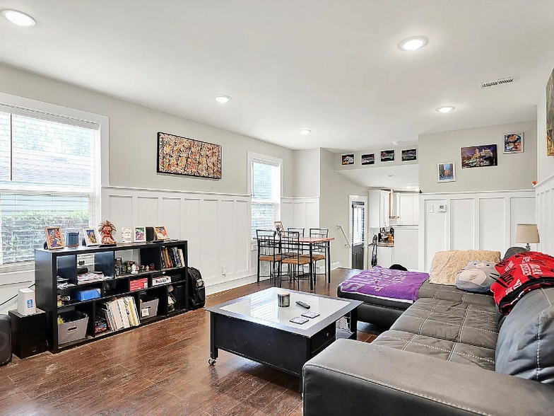 Building Photo - 1641 Iowa St