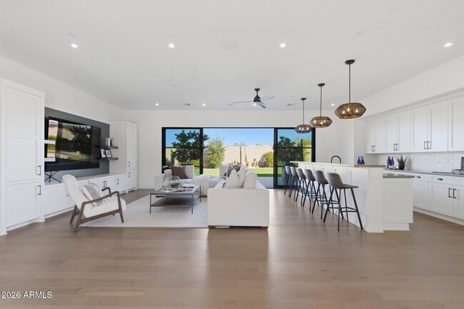 Building Photo - 8900 E Sands Dr