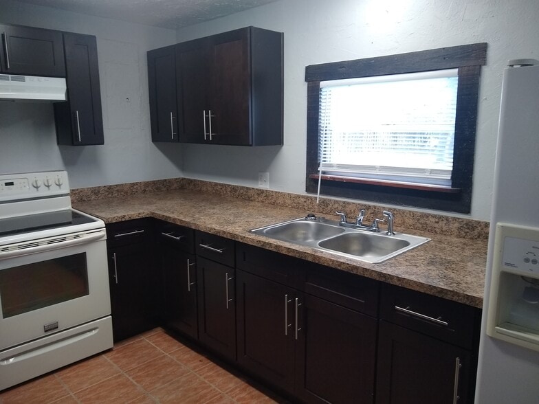 Building Photo - 213 Martin St