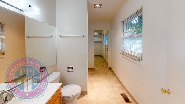 Building Photo - lac831