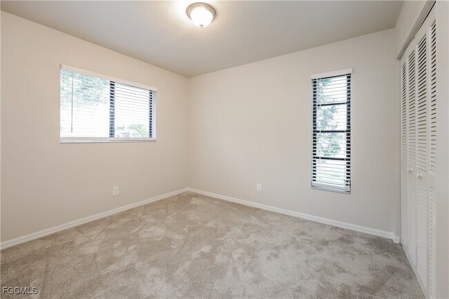 Building Photo - 122 NE 20th Pl