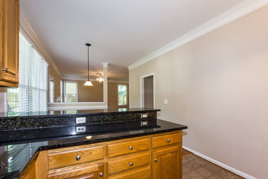 Building Photo - 9003 Mapledale Ct