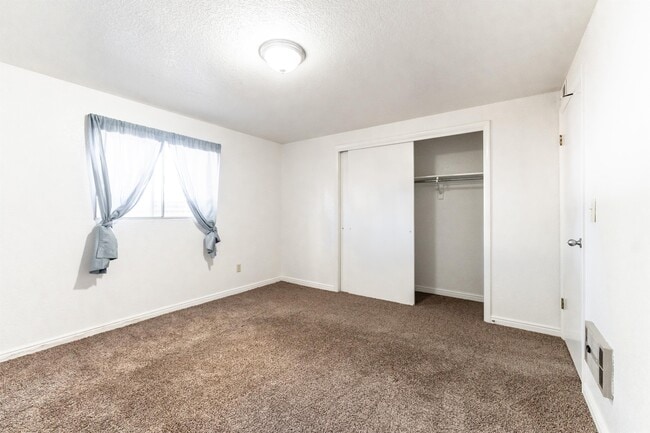 Building Photo - 180 E 100 N