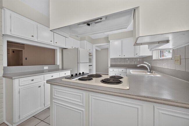 Building Photo - 25515 Stone Mill Ln
