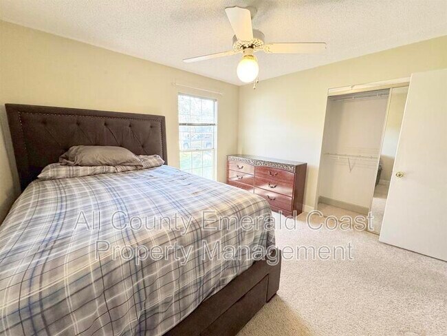 Building Photo - 1126 Bay Ct