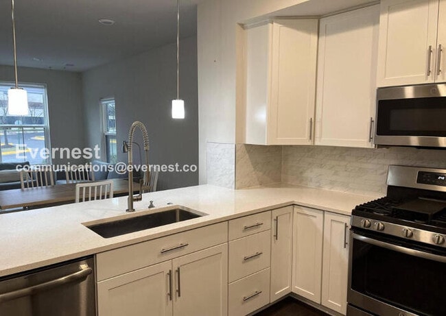 Building Photo - 13230 Woodland Park Rd