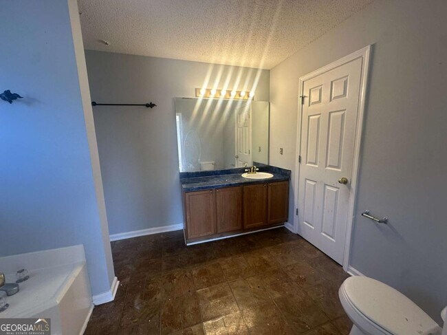 Building Photo - 471 Eagles Crossing Cir