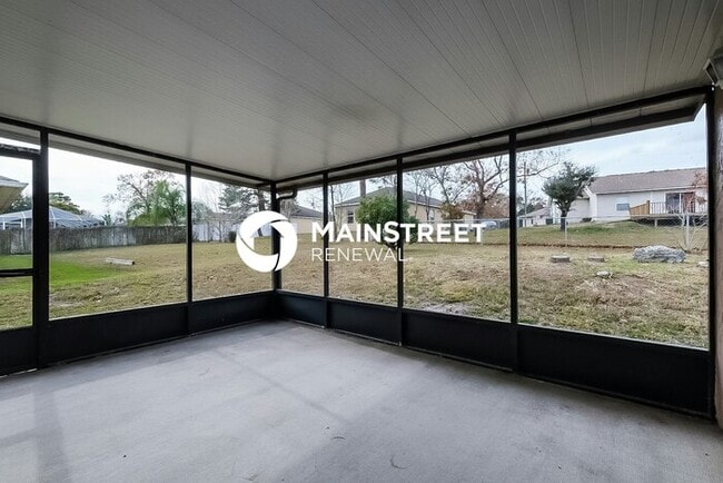 Building Photo - 3 Bedroom Pet-Friendly Home in SPRING HILL...