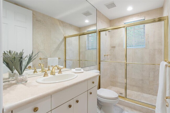 Building Photo - 305 N Hibiscus Dr