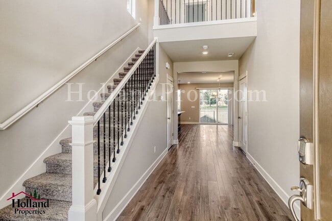 Building Photo - Beautiful 4-bedroom, 3-bathroom residence in desirable Hillsboro, OR.