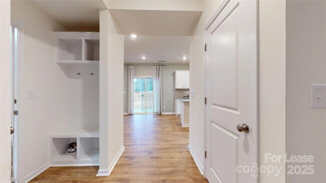 Building Photo - 2888 Yeager Dr NW