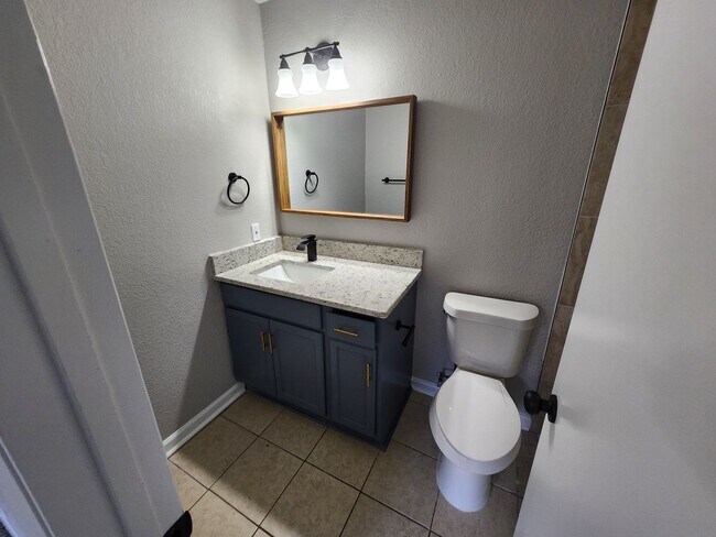 Building Photo - Move in ready. Fully remodeled