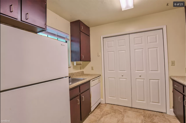 Building Photo - 2 br, 1 bath Duplex - 4789 Leah Court 4789