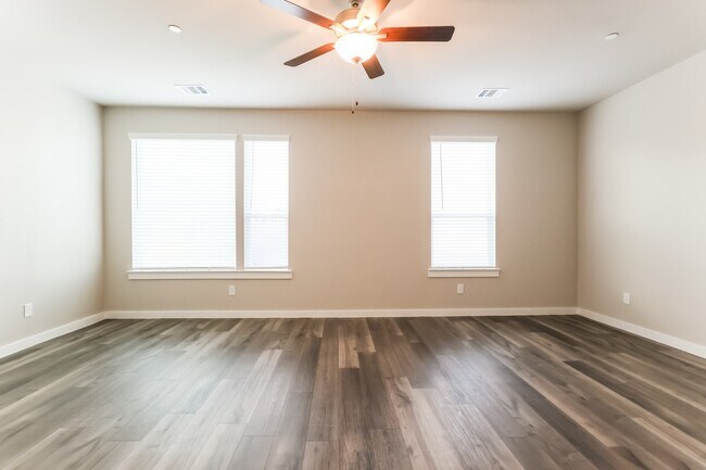 Building Photo - 317 N Centro Cir