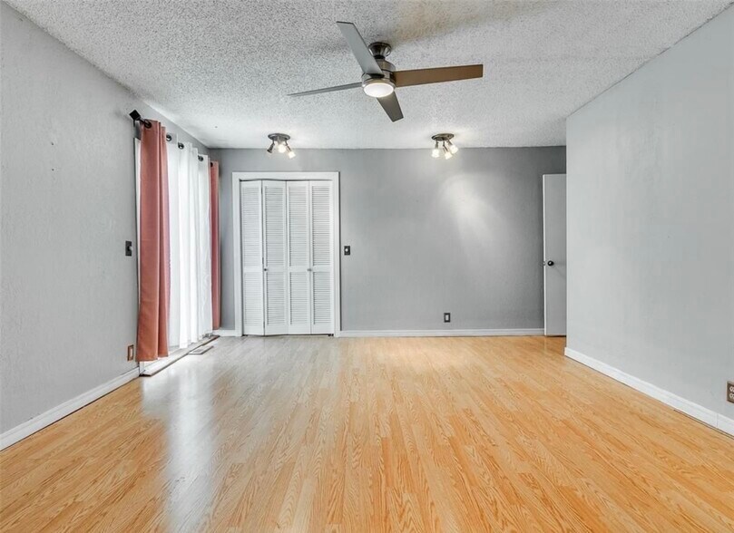 Building Photo - 6705 Bayberry Dr