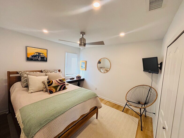 Building Photo - 3341 1st Ave