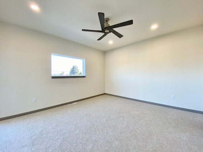 Building Photo - Brand New Luxury Home in Gated Community - Furnished Option Available