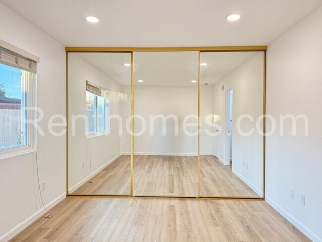 Building Photo - 8181 Elston Pl