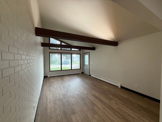 Building Photo - 207-211 Maple Street
