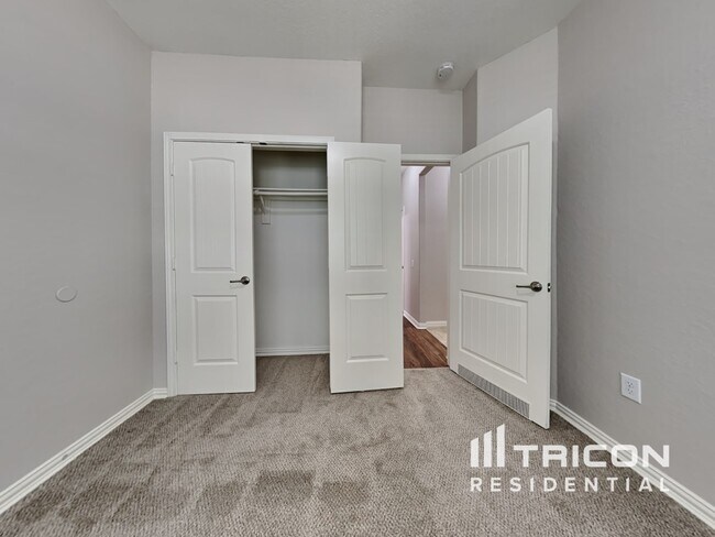 Building Photo - 5907 Cielo Ranch