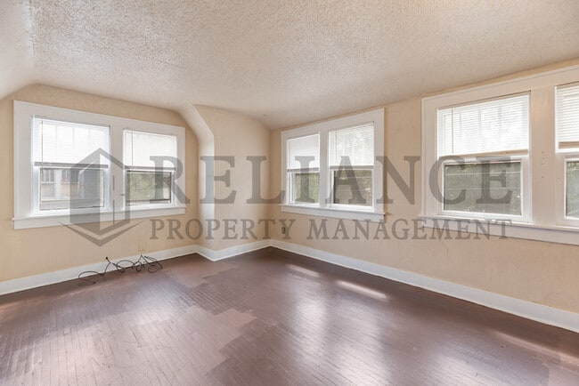 Building Photo - 607 N Lorraine Ave