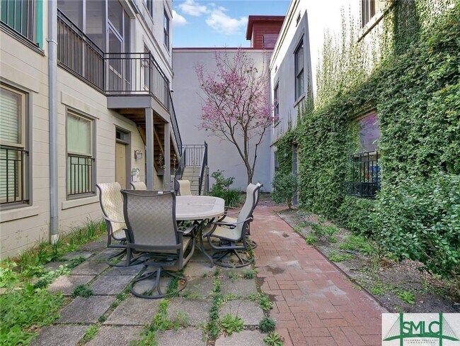 Building Photo - 434 E Oglethorpe Ave