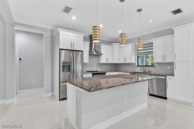 Building Photo - 2326 6th Ave SE