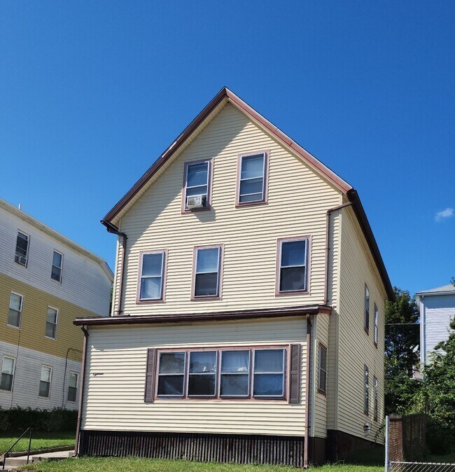 Building Photo - 18 Maxwell St
