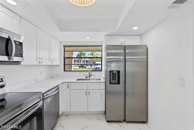 Building Photo - 151 Cypress Way E