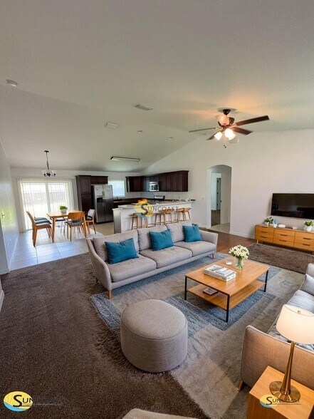 Primary Photo - 76 Pine Radial