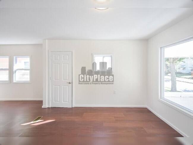 Building Photo - 227 S Dearborn St