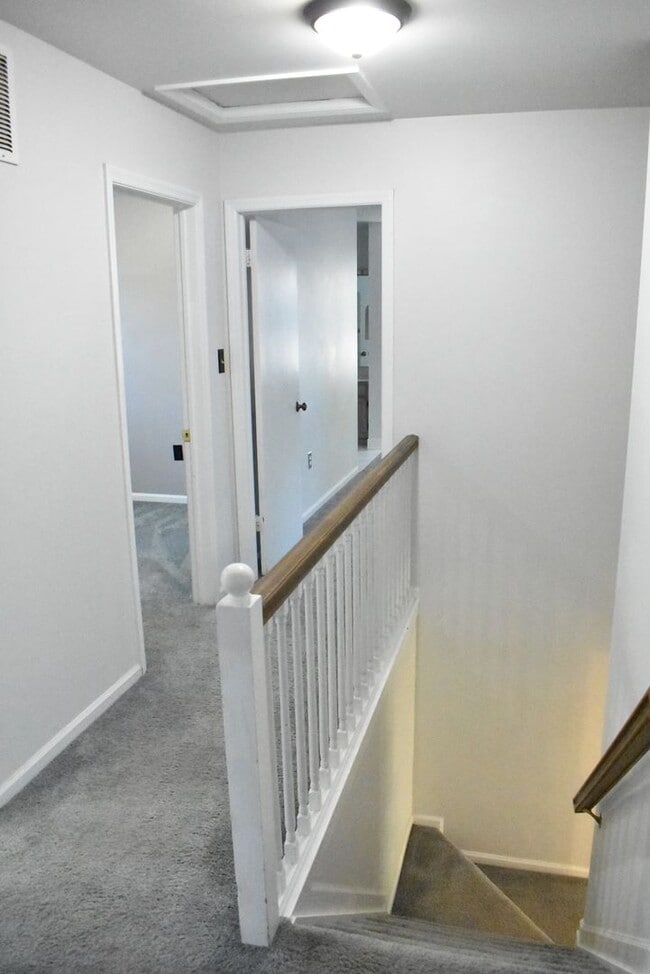 Building Photo - Welcome To Lake Ridge's Finest...