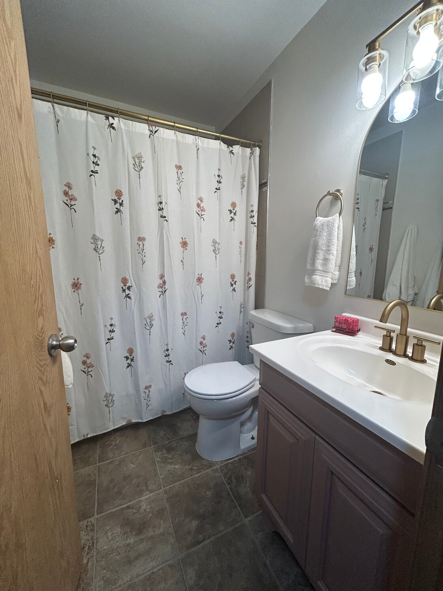 Building Photo - 1713 Laurie Rd E