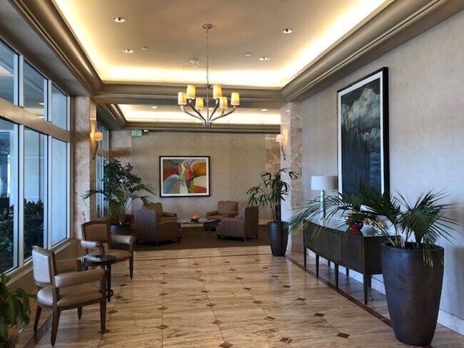 Building Photo - Large 1 bedroom 1 bath in Luxury High Rise...