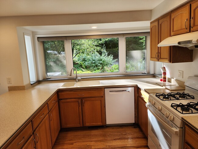 Building Photo - 4227 212th Ave NE