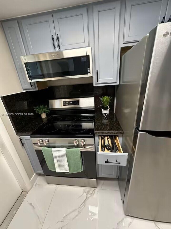 Building Photo - 1120 NE 24th Ave