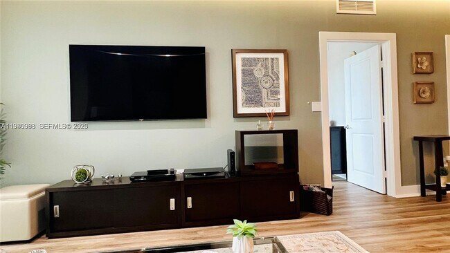 Building Photo - 7900 Harbor Island Dr