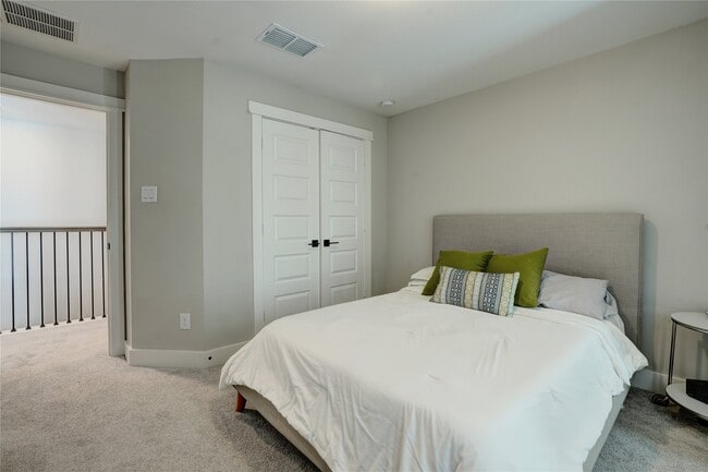 Building Photo - 3603 Kensington Gdns Ln