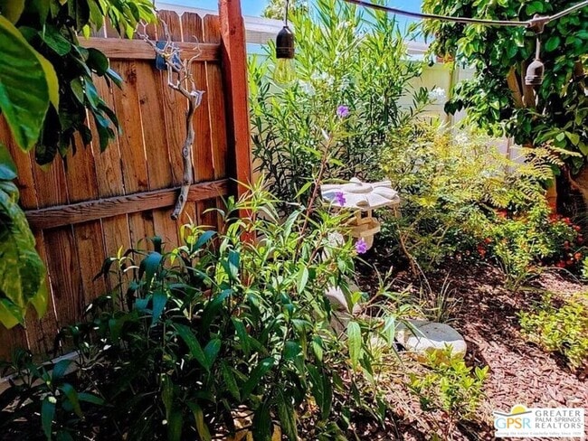 Building Photo - 20 Vía Valverde