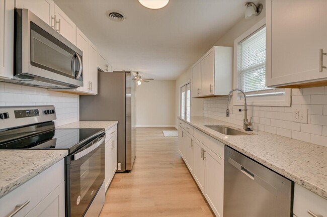 Building Photo - 143 Woodland Dr