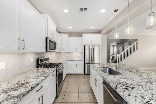 Building Photo - Beautiful Gilbert home located in the desirable Windhaven community!