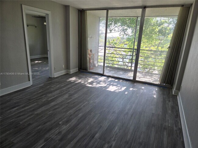 Building Photo - 119 Royal Pk Dr