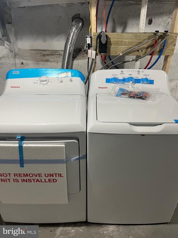 Building Photo - 904 S Cecil St