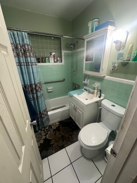 Building Photo - 401 SW 78th Pl