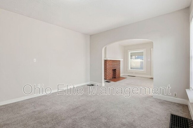 Building Photo - 500 N Champion Ave