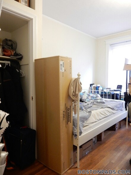 Building Photo - 58 Queensberry St