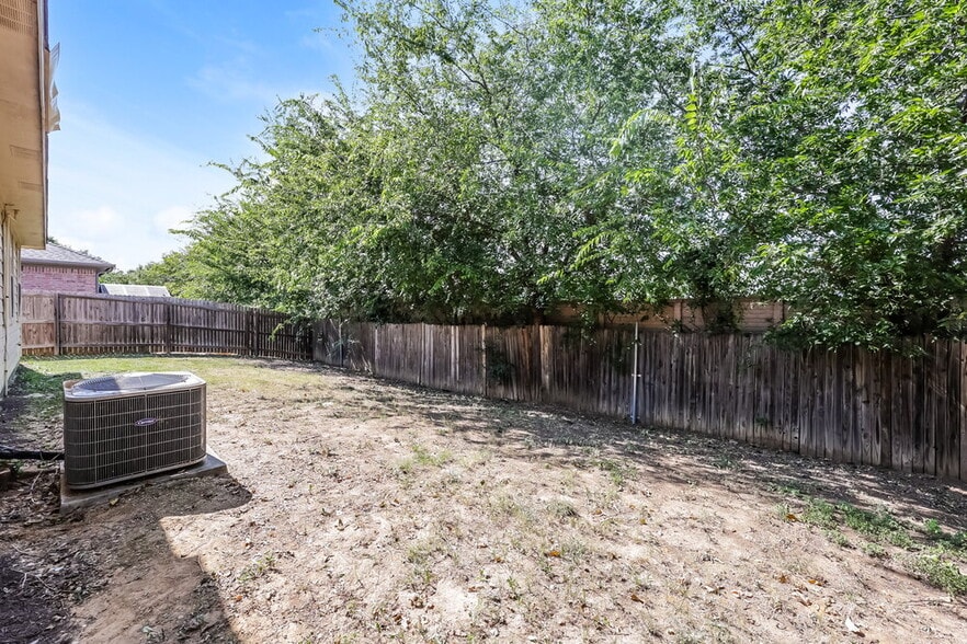 Building Photo - 2321 Wildwood Ln