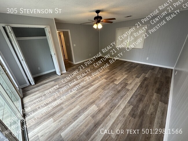 Building Photo - 305 Stevenson St